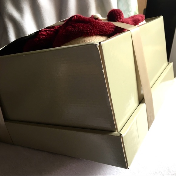 NEW Ready to Gift: Throw and Booties SET Burgundy - Picture 6 of 6
